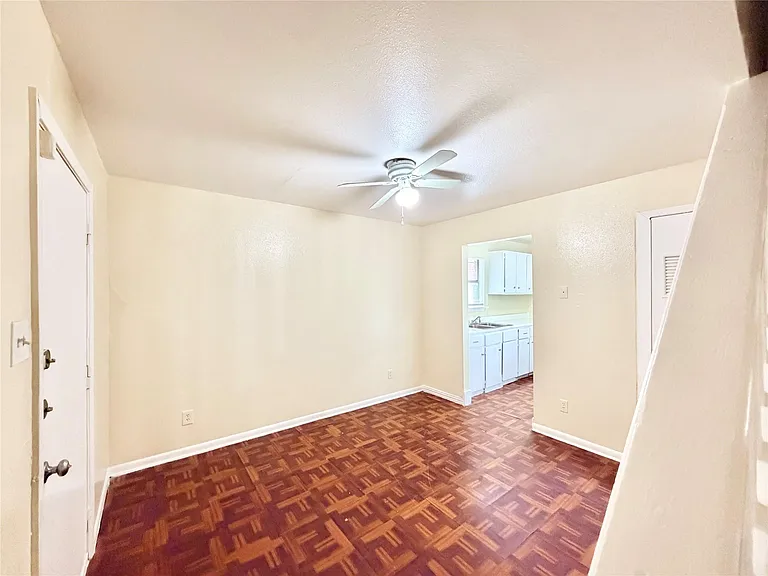 6257 Manor Rd #B — Photo 16