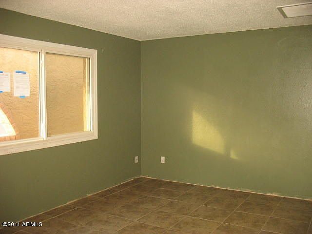 2nd image of 3319 W Surrey Ave