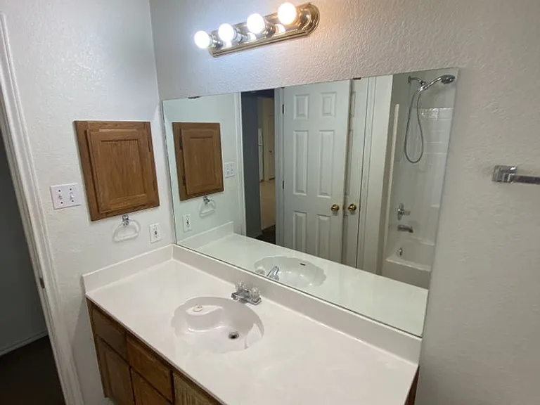 315 Janelle Dr — Photo 9