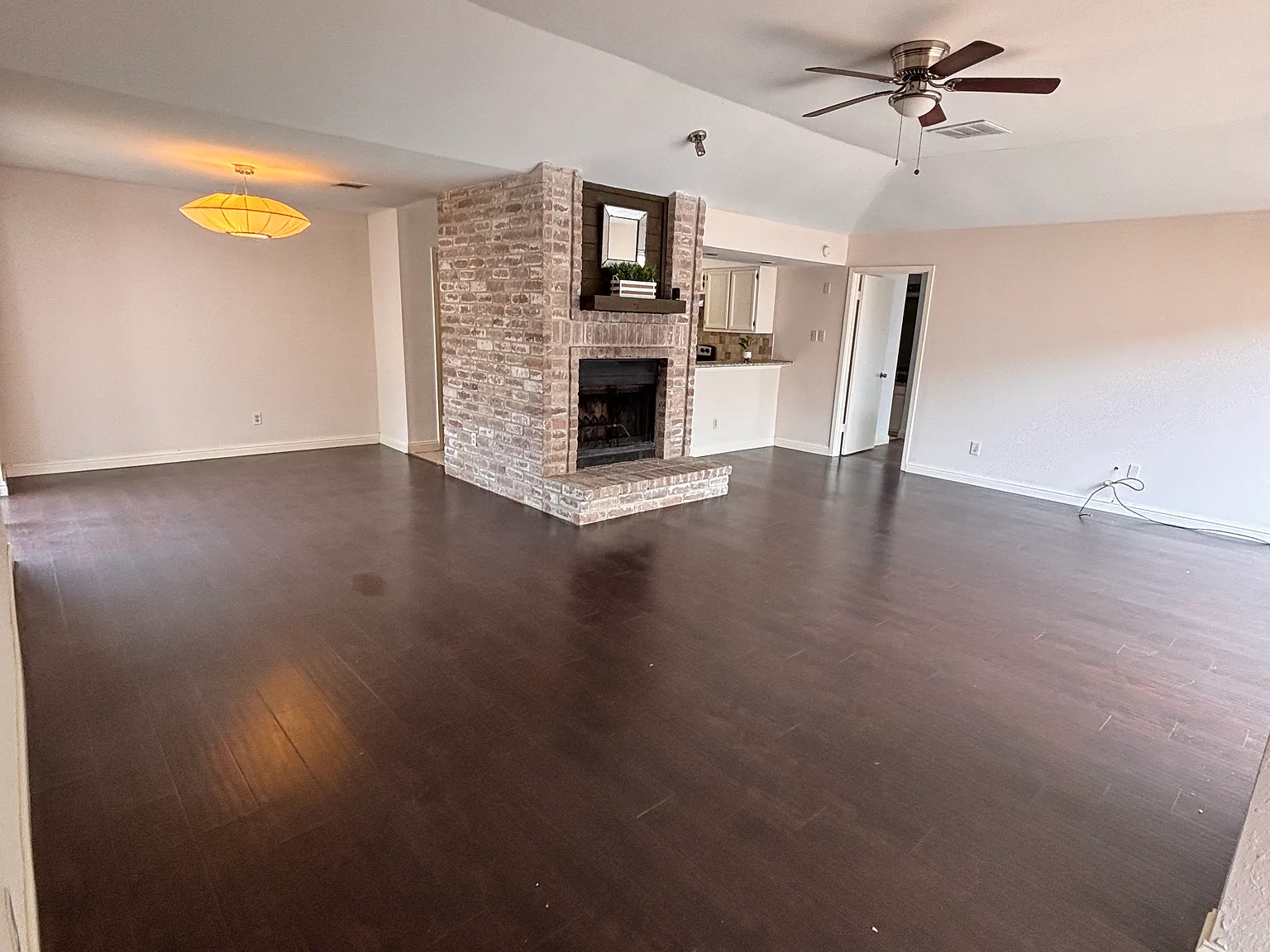 3 bed, 1599 sqft, $1,800 — Photo 2