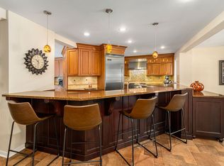 812 Monticello Dr, Naperville, IL 60563