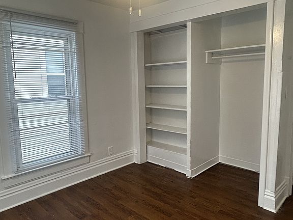 3rd image of 403 1/2 E Monroe St APT 2