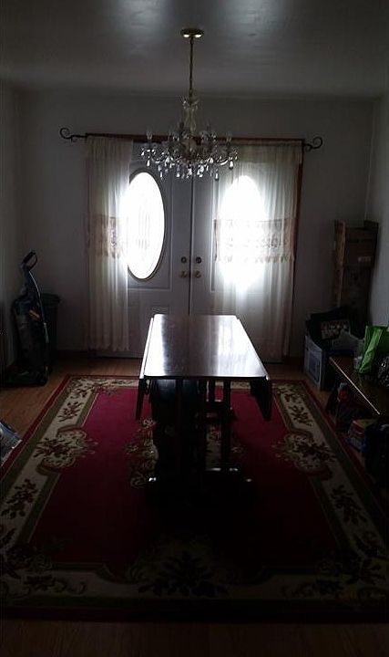 2nd image of 606 Plum St