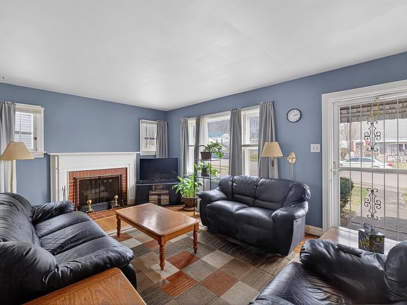 3rd image of 114 Northwood Dr