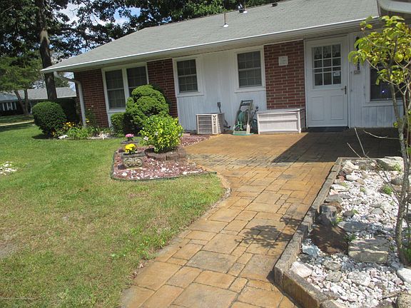 2nd image of 412B Chatham Ct #1002