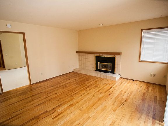 4th image of 3807 242nd Ave SE #1