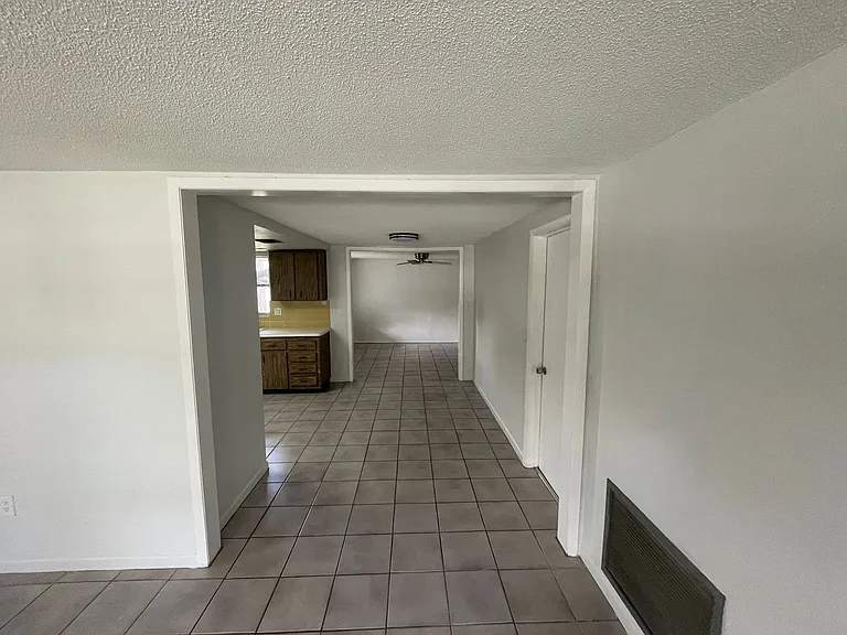 7552 Cumber Dr — Photo 9