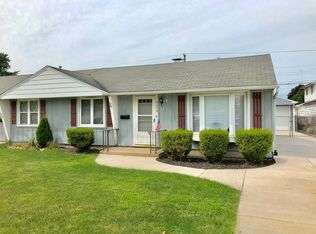 9050 S Ryan Rd, Hometown, IL 60456