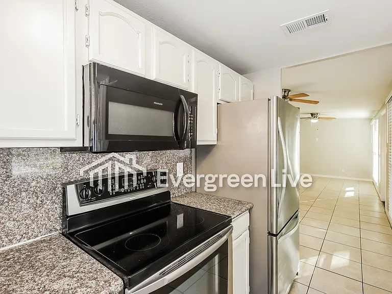 7006 Robindale Rd — Photo 10