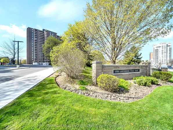 1535 Lakeshore Rd E Unit 305, Mississauga, ON L5E 3E2