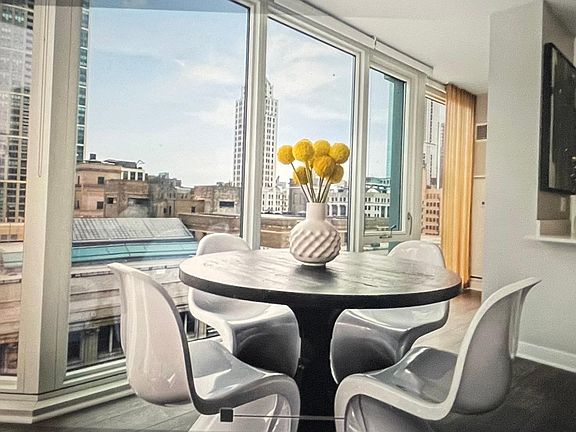 4th image of 23 W Randolph Dr #1201