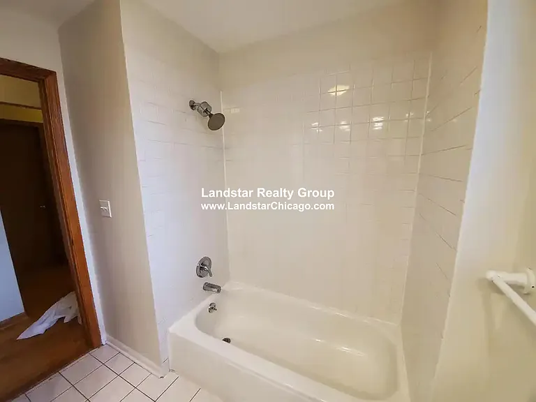1427 N Wood St #1 — Photo 5