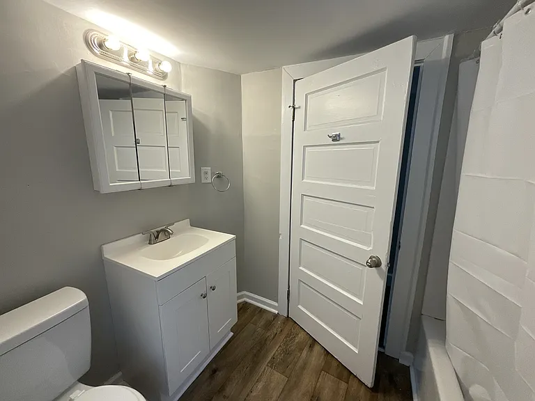 1005 Green St — Photo 8