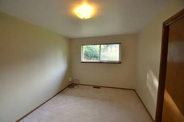 4 bed, 2120 sqft, $3,400 — Photo 4