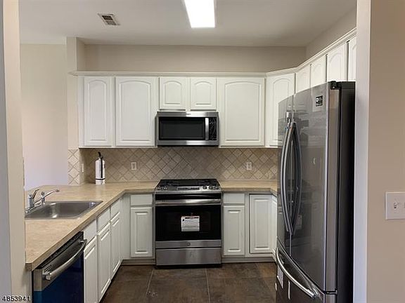 4th image of 71 Pinehurst Dr