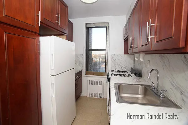 Rented by Norman Raindel, LREB | media 7