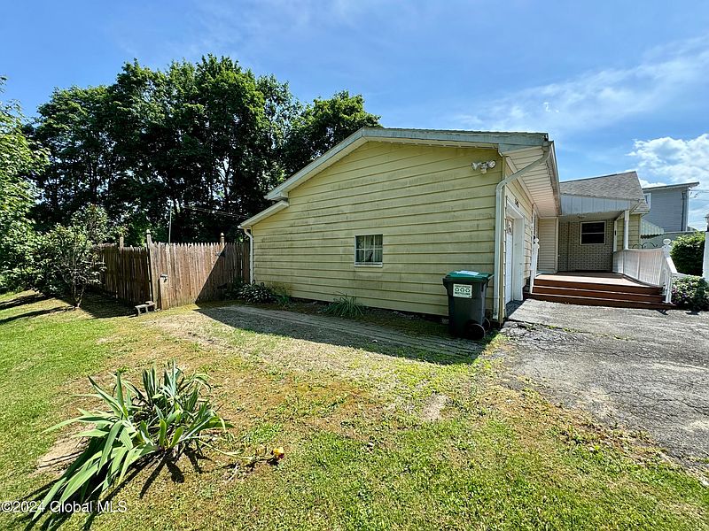 5th image of 1395 Midline Road