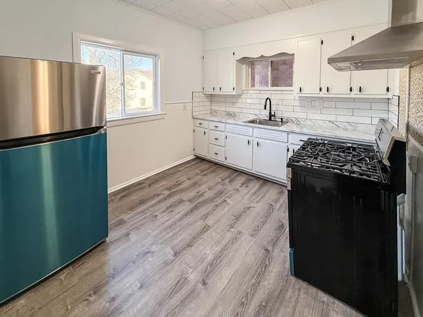 90 Carlton Avenue image 16 of 40