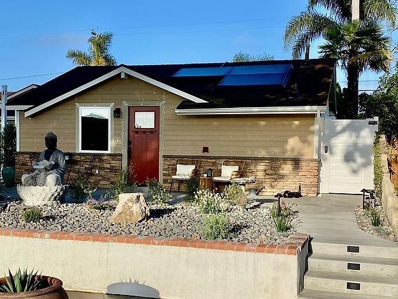 Welcome to 83-A La Verne Avenue, in seaside Ventura, California