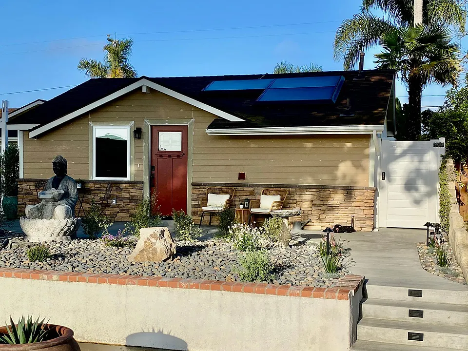 Welcome to 83-A La Verne Avenue, in seaside Ventura, California