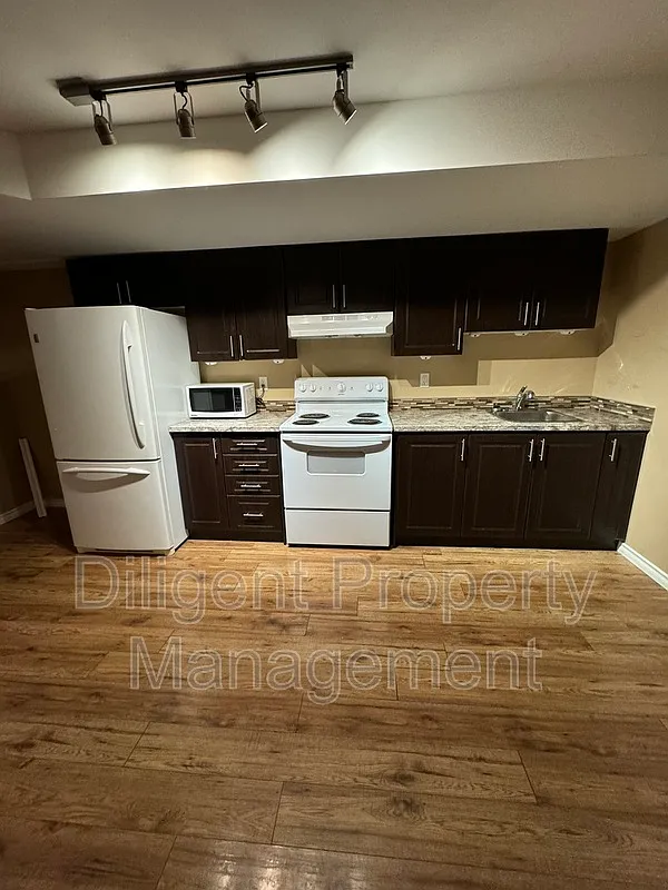 2 bed, 1.0 bath, 630 sqft, $1,800 — Photo 4