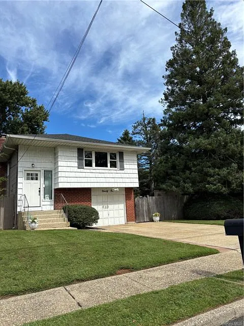 3 bed, 1.0 bath, 1075 sqft, $3,600 — Photo 1