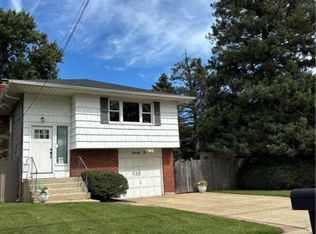 91 North St, Huntington Station, NY 11746