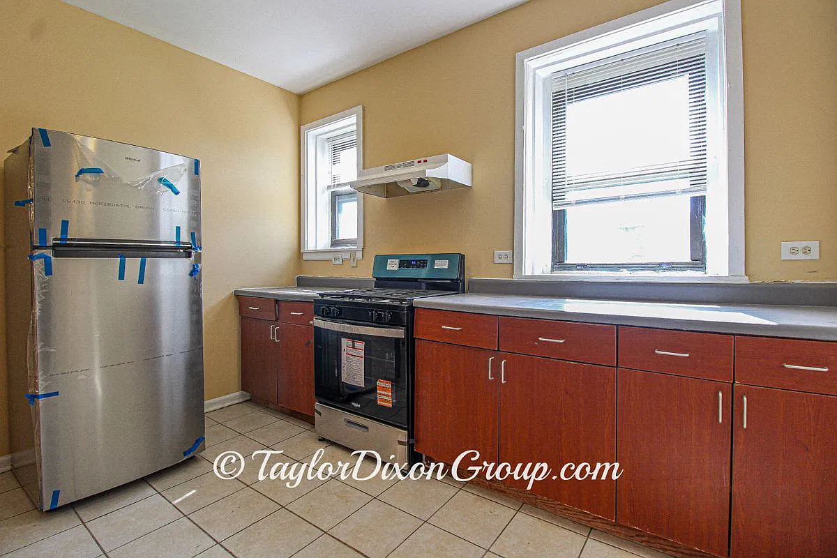2 bed, 1.0 bath, 713 sqft, $1,350 — Photo 1