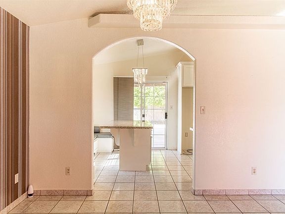 5th image of 1006 N 5th Dr