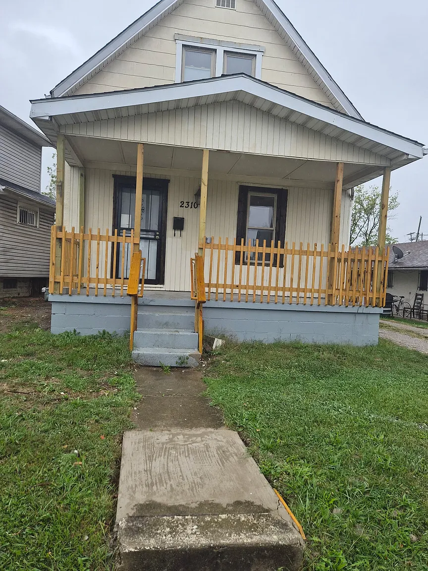 2310 Linden Ave photo 1