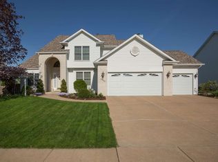 4837 Davis St, Bettendorf, IA 52722