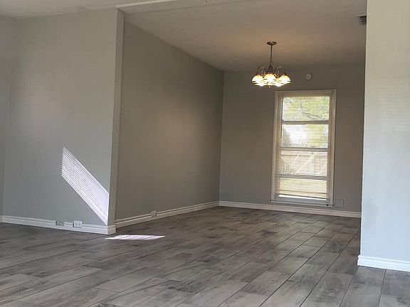 4th image of 4002 Robinhood Dr