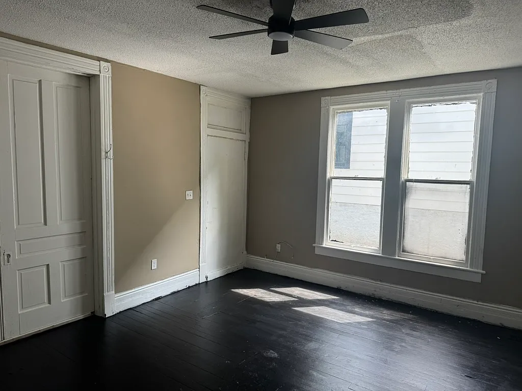 4 bed, 1600 sqft, $1,495 — Photo 2