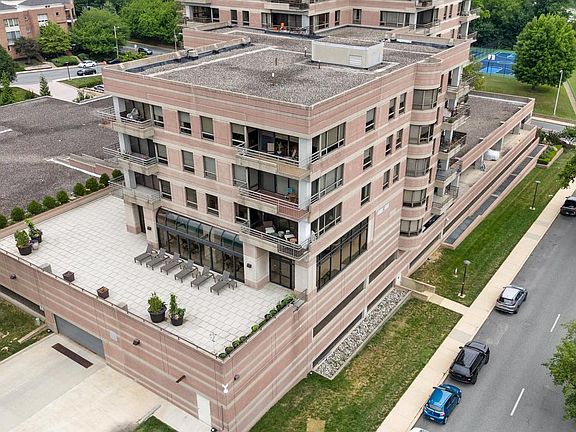 2nd image of 1100 Lovering Ave APT 1406