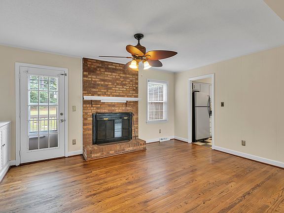 2nd image of 300 Seven Oaks Ln