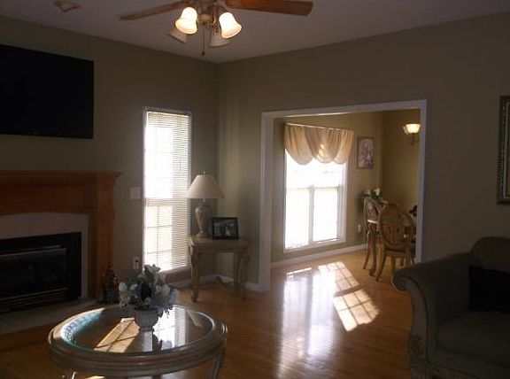 4th image of 2213 Zane Whitson Dr