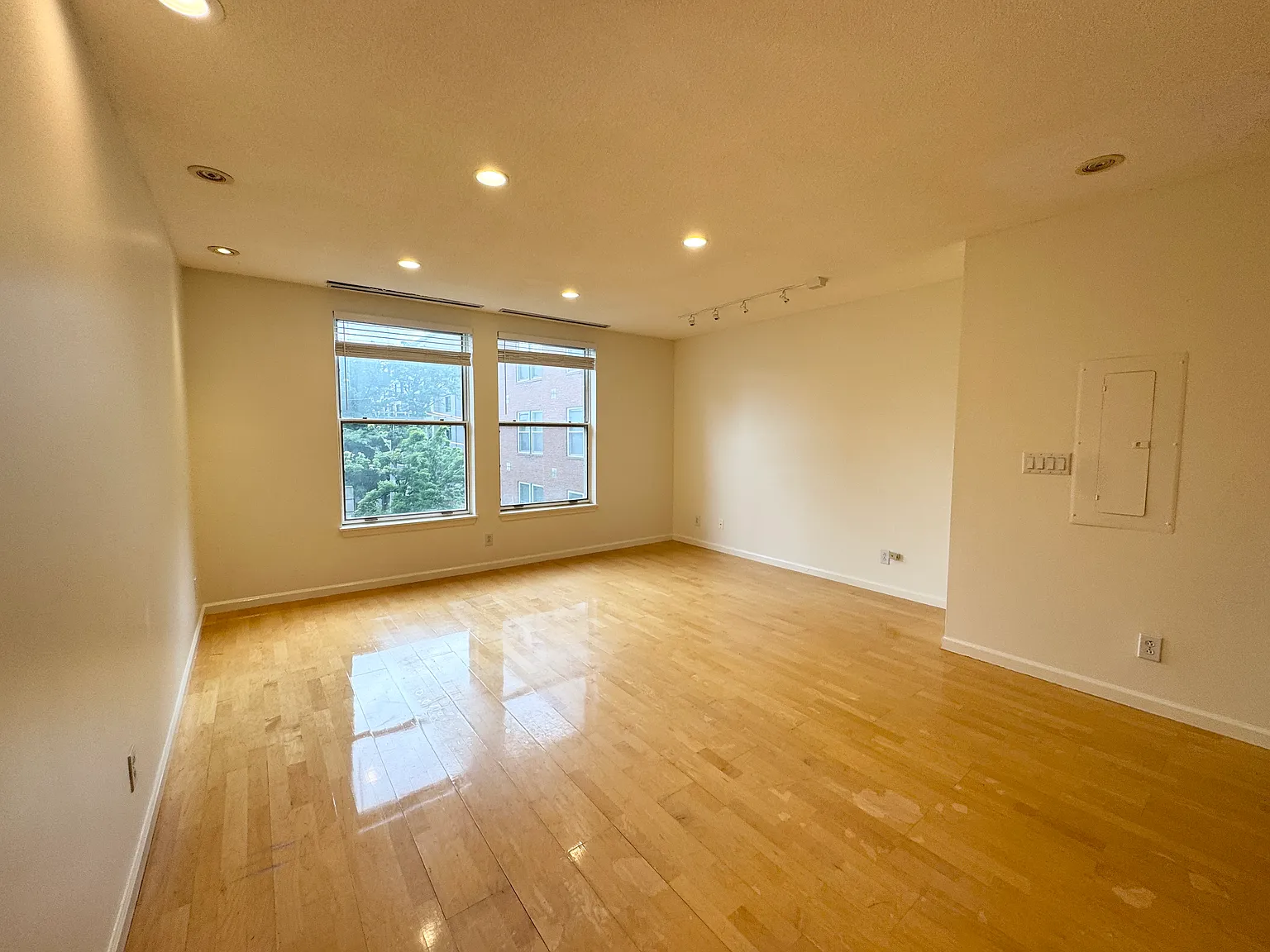 2 bed, 1105 sqft, $5,000 — Photo 1
