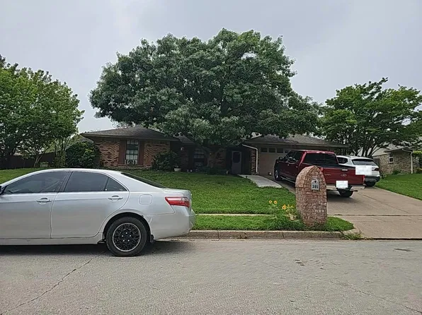 305 Haywood Dr, Benbrook, TX 76126