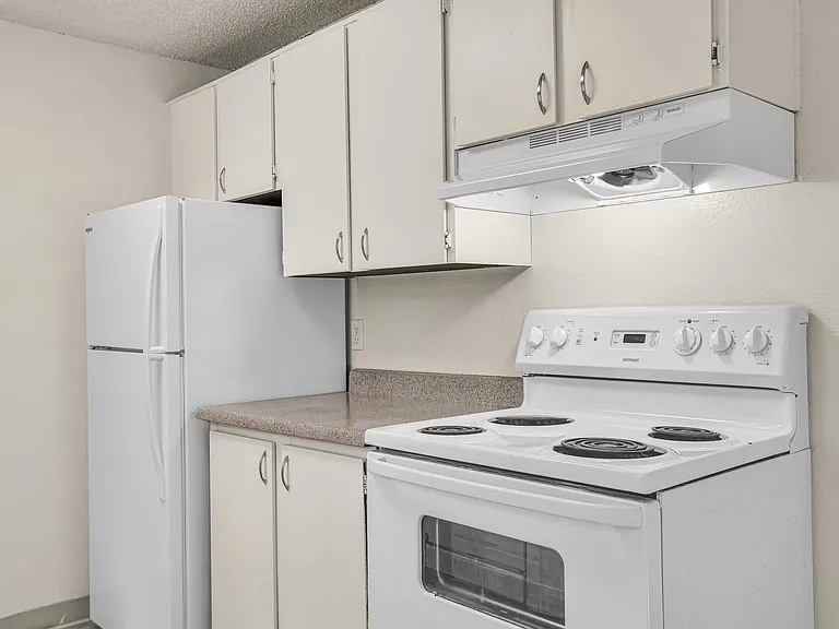 Riverview Apartments — Photo 9