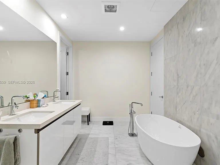 718 Valencia Ave #307 — Photo 10
