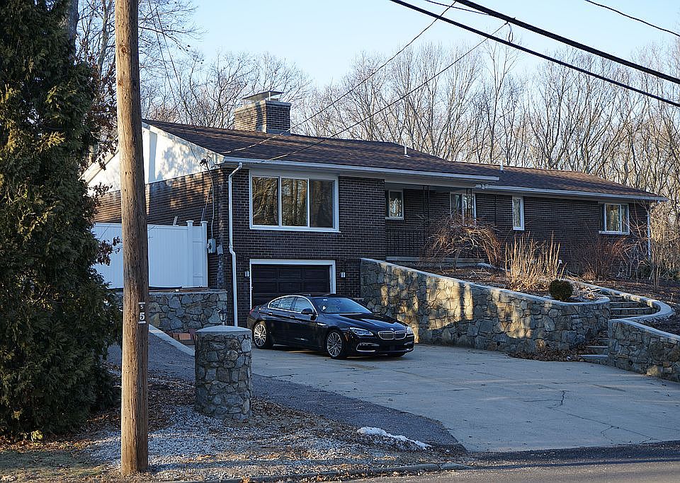 1st image of 102 Beacon Dr