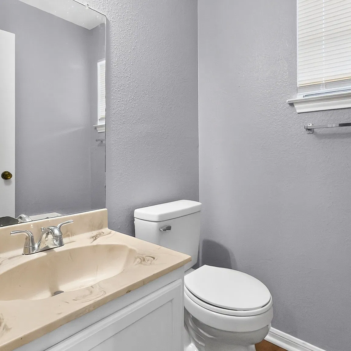 1813 Cedarhill Drive - B — Photo 4