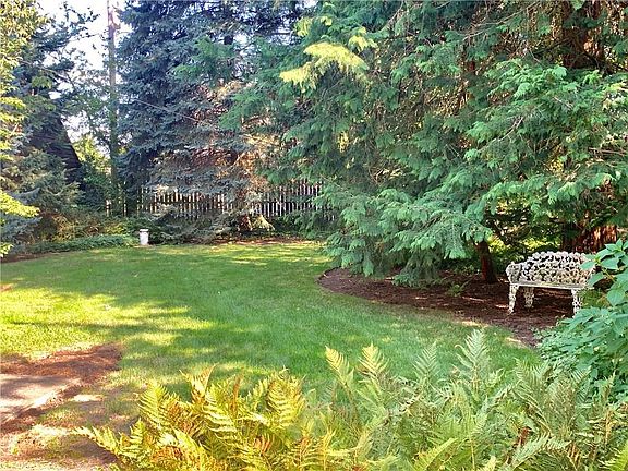 2nd image of 419 Crescent Dr