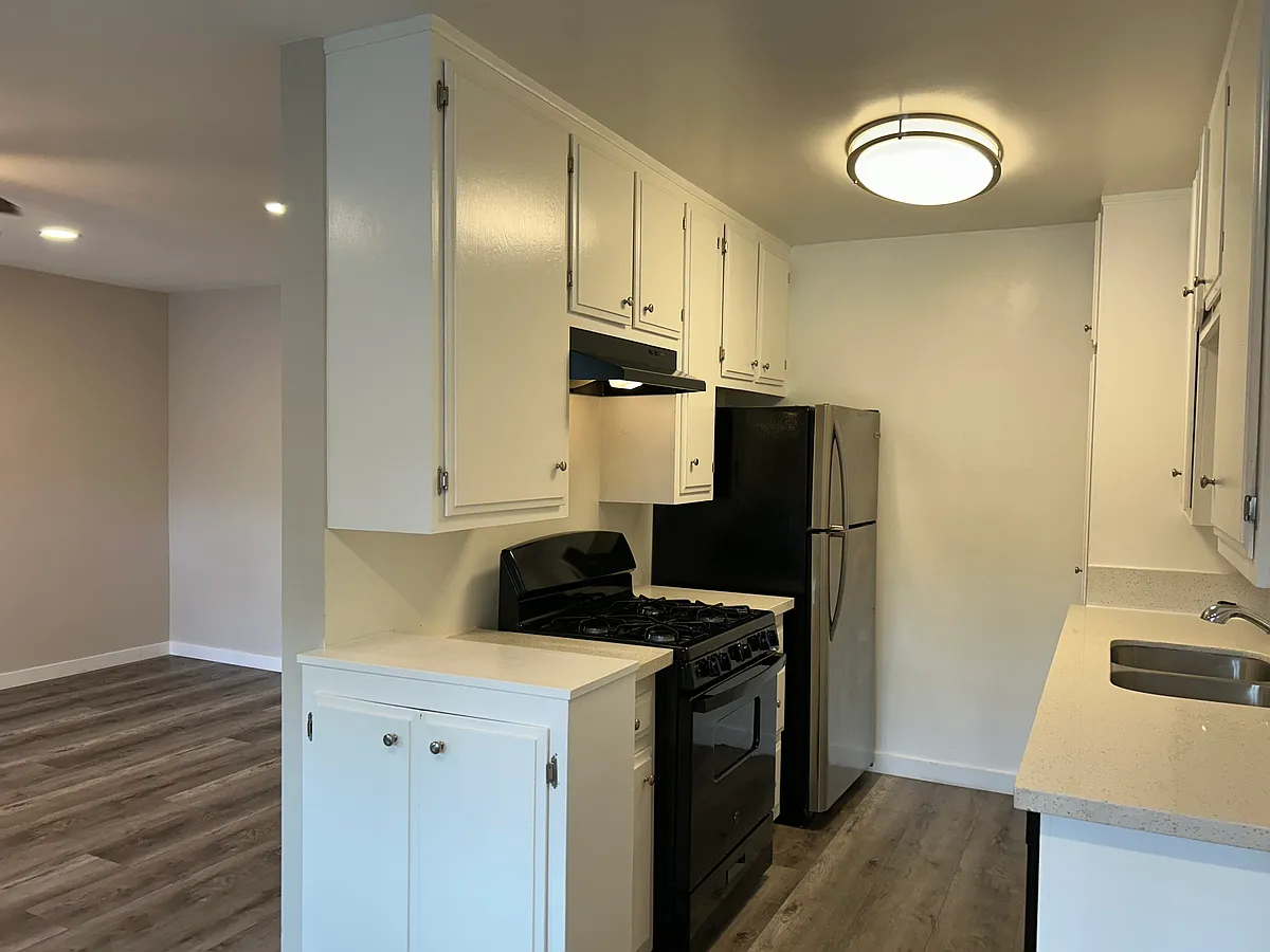 Building Photo - 9301 Lucerne Ave #10