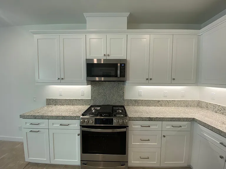 307 Carmona — Photo 11