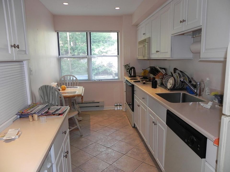 Eat-in Kitchen