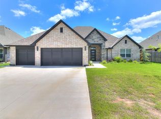 3912 Catalina Ln, Moore, OK 73160
