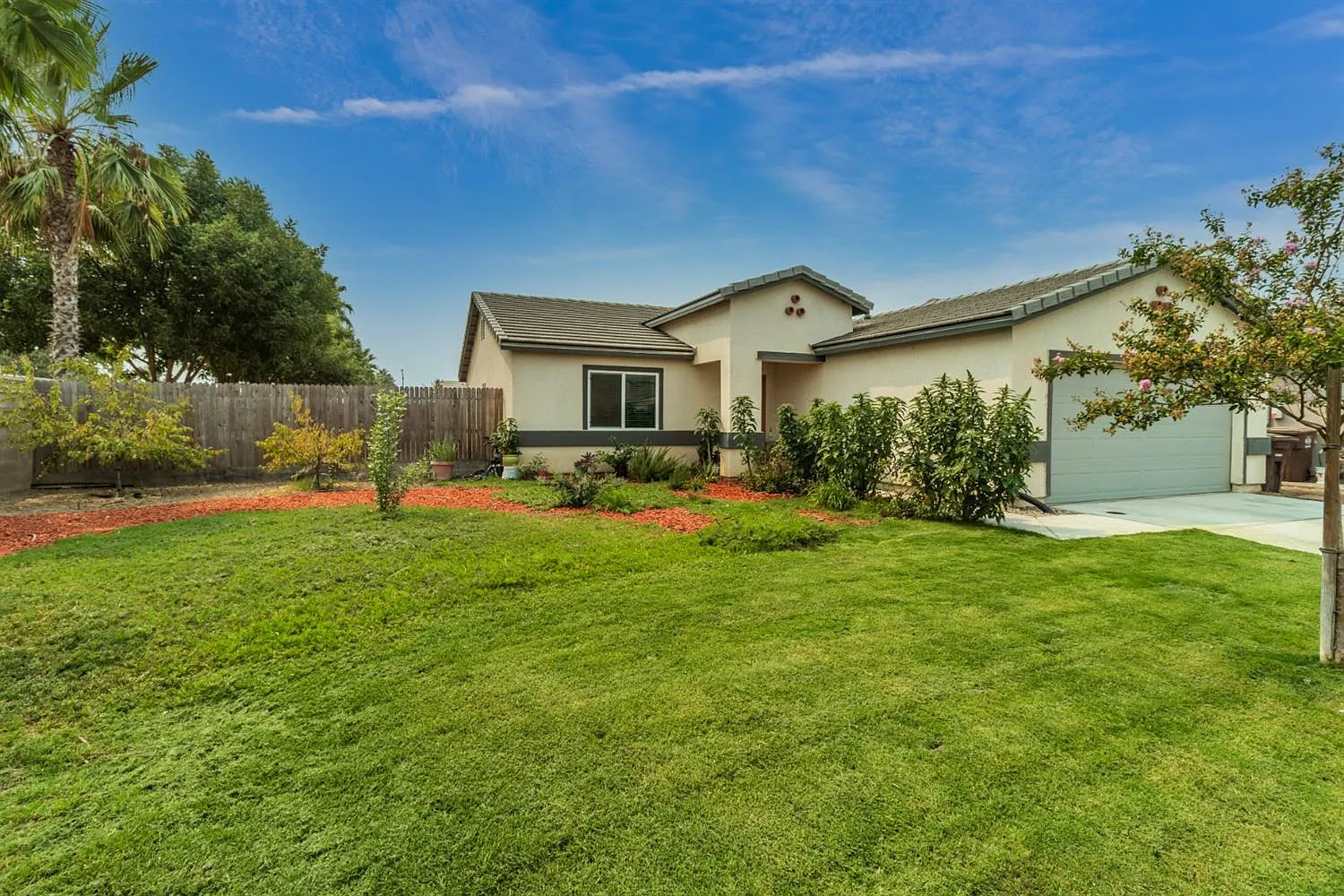 541 Blossom Dr photo 1