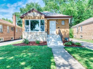 8916 S Sacramento Ave, Evergreen Park, IL 60805
