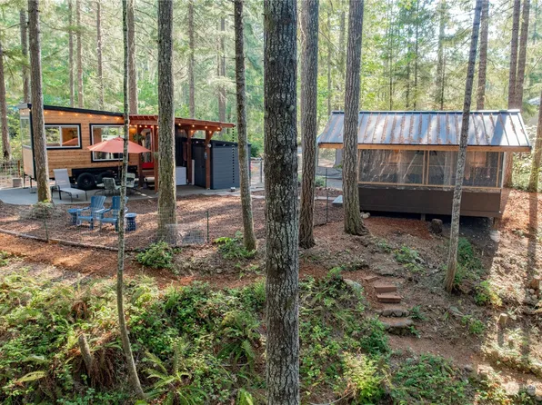 700 N Dow Creek Drive, Hoodsport, WA 98548